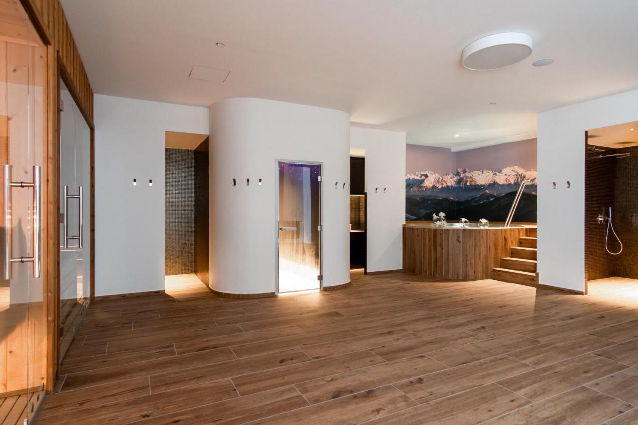 Boutique Hotel Grahor Sezana Luaran gambar