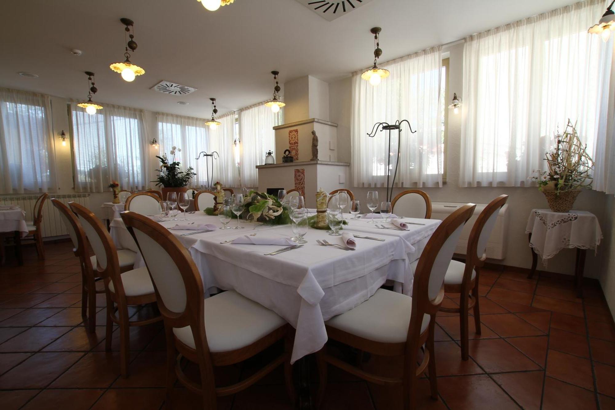 Boutique Hotel Grahor Sezana Luaran gambar