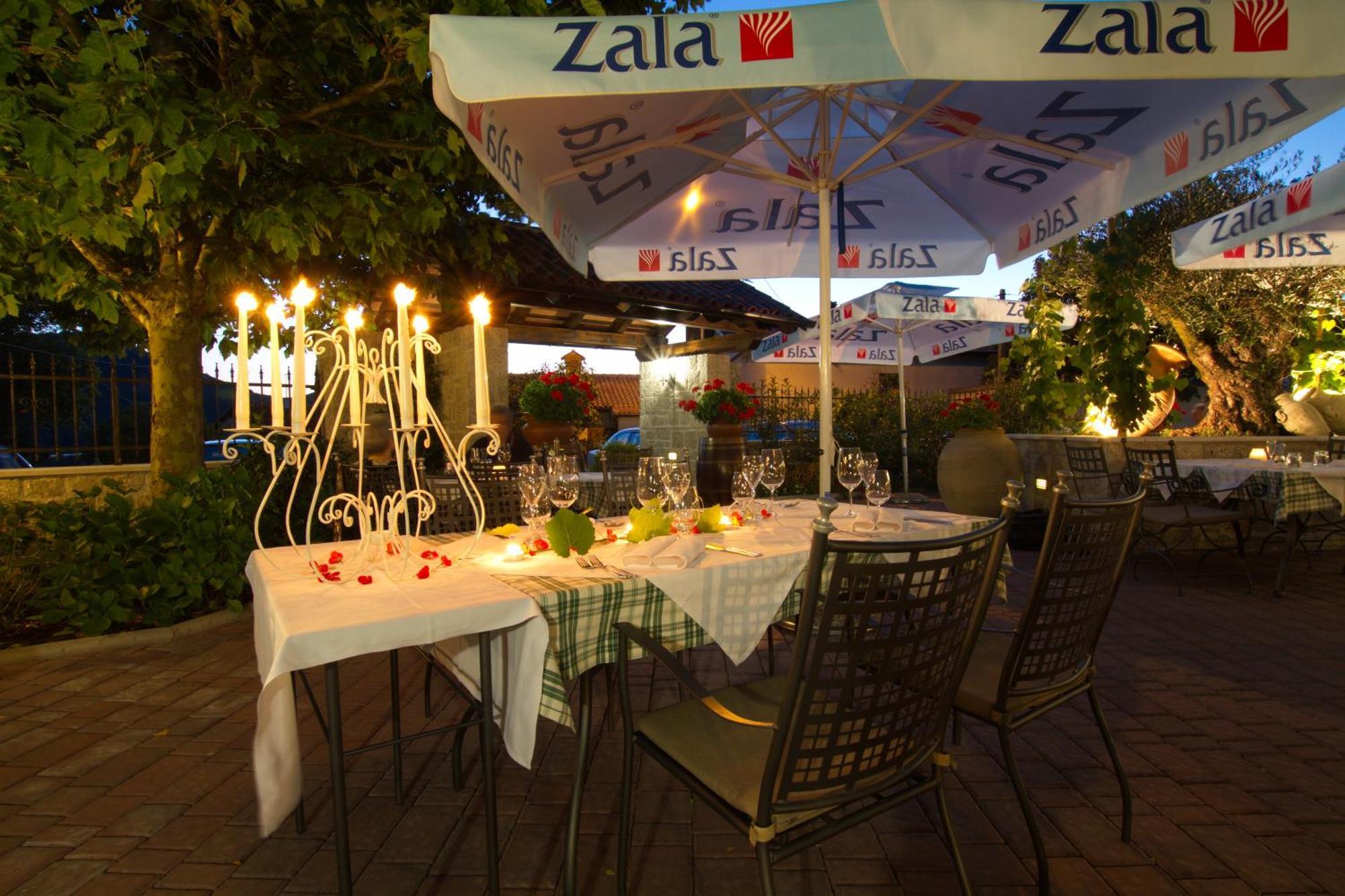 Boutique Hotel Grahor Sezana Luaran gambar