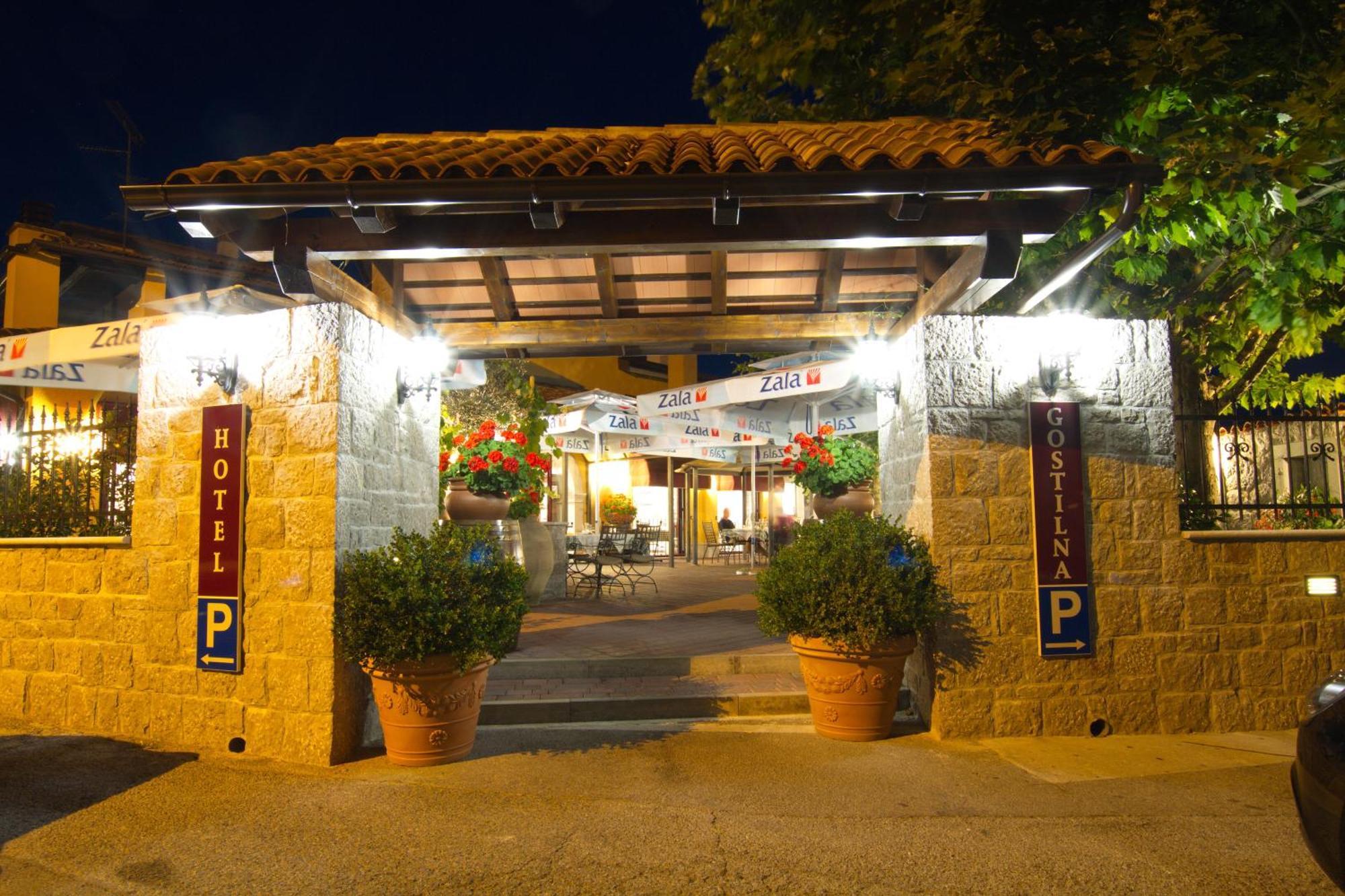 Boutique Hotel Grahor Sezana Luaran gambar