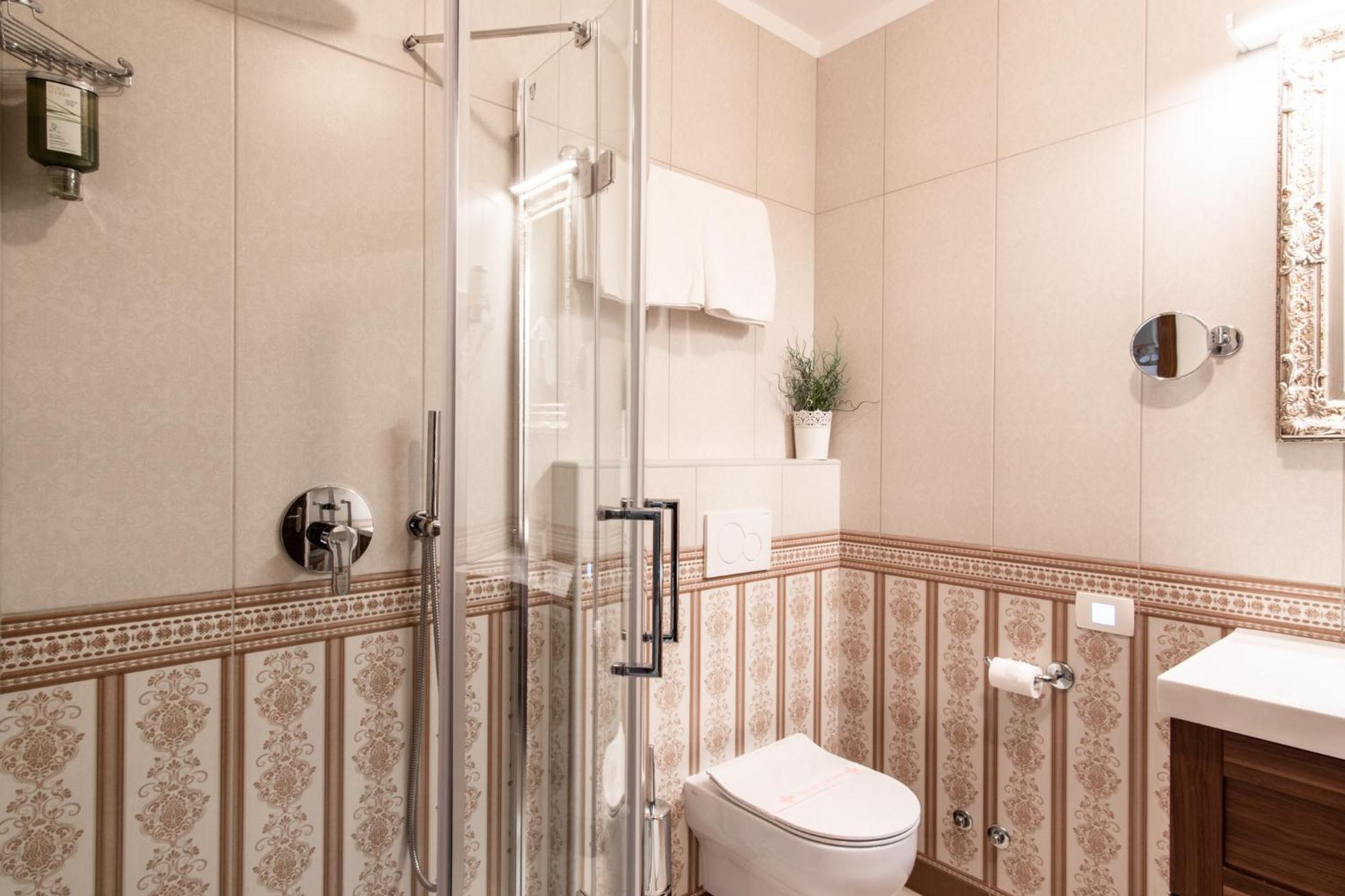 Boutique Hotel Grahor Sezana Bilik gambar