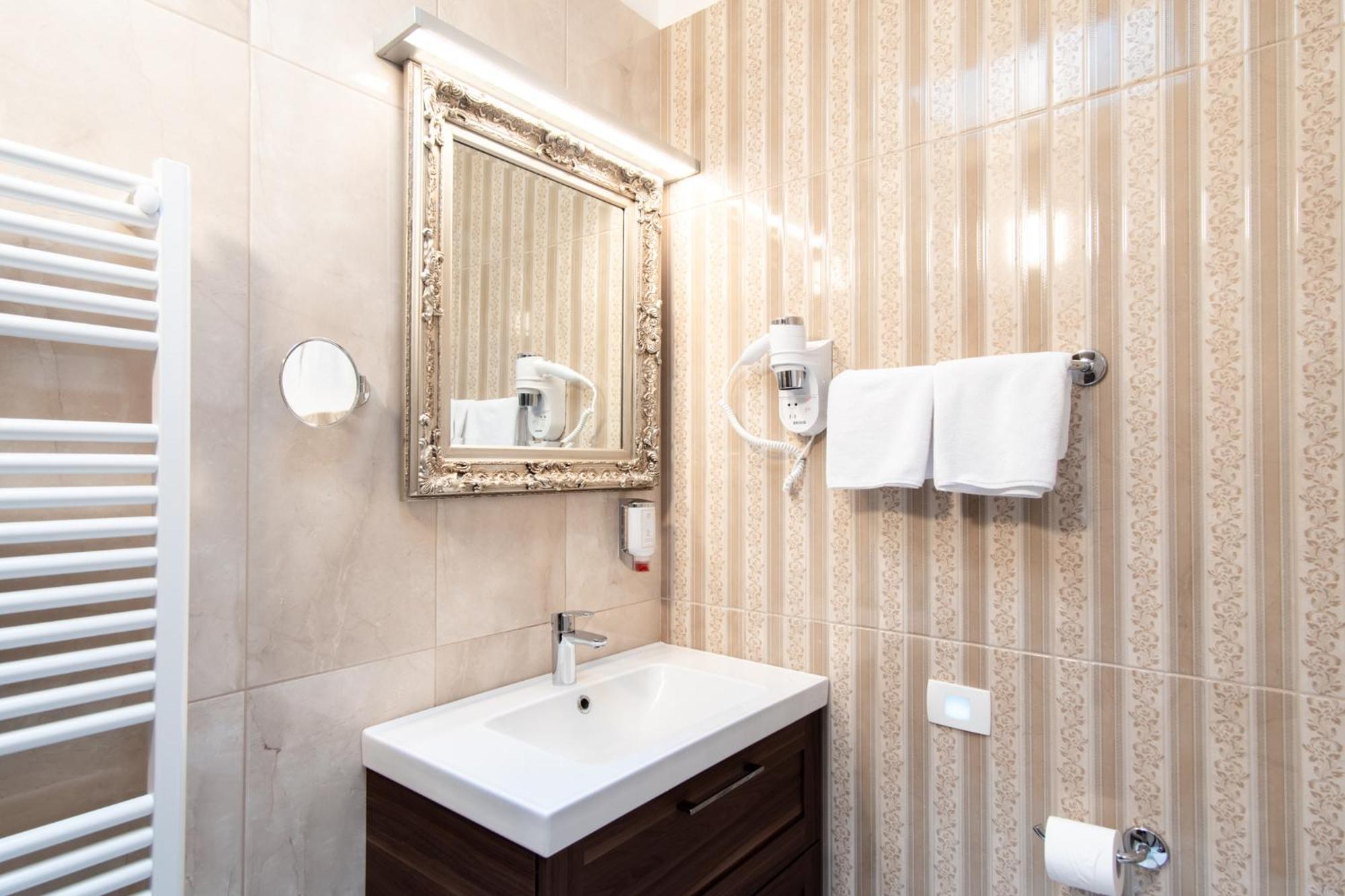 Boutique Hotel Grahor Sezana Bilik gambar